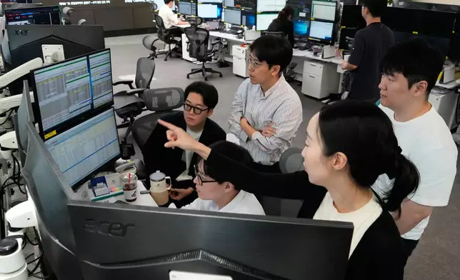 Currency traders work at the foreign exchange dealing room of the Hana Bank headquarters in Seoul, South Korea, Thursday, Sept. 17, 2026. (AP Photo/Ahn Young-joon)