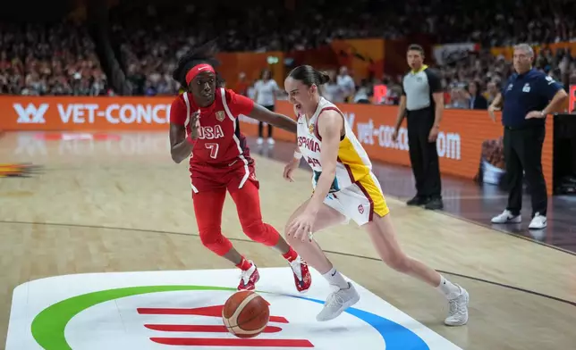 Kahleah Copper, of the United States, guards Spain's Iyana Martín during the Women's Basketball World Cup semifinal match between the United States and Spain in Berlin, Saturday, Sept. 12, 2026. (AP Photo/Ebrahim Noroozi)
