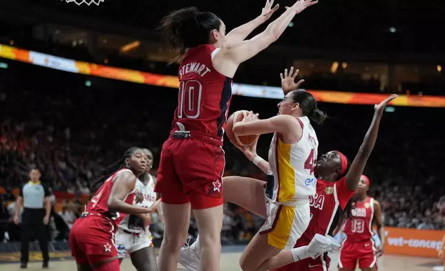 Breanna Stewart, of the United States, guards Spain's Iyana Martín during the Women's Basketball World Cup semifinal match between the United States and Spain in Berlin, Saturday, Sept. 12, 2026. (AP Photo/Ebrahim Noroozi)