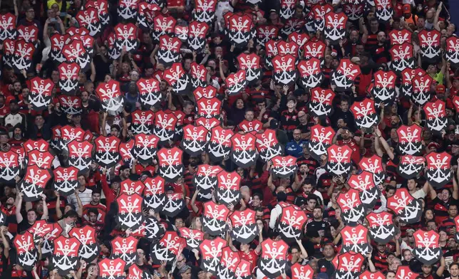 Fans of Brazil's Flamengo cheer prior to a Copa Libertadores quarterfinal second leg soccer match against Ecuador's Independiente del Valle in Rio de Janeiro, Thursday, Sept. 17, 2026. (AP Photo/Bruna Prado)