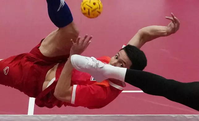 Thailand's Tanaphon Sapyen in action against Malaysia in the sepaktakraw men's regu final at the Asian Games in Nagoya, Japan, Tuesday, Sept. 29, 2026. (AP Photo/Mark Baker)