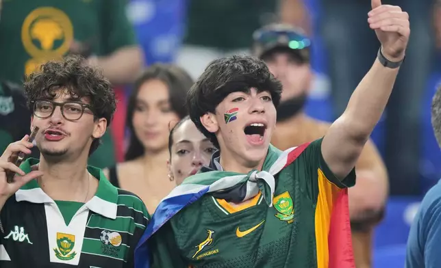 South African supporters react following their rugby international against New Zealand in Baltimore, USA, Saturday, Sept. 12, 2026. (AP Photo/Stephanie Scarbrough)