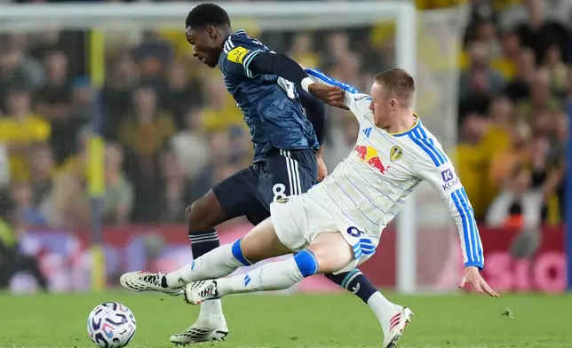 Newcastle United's Aladji Bamba, left, and Leeds United's Sean Longstaff battle for the ball during the English Premier League soccer match between Leeds United and Newcastle United in Leeds, England, Monday, Sept. 14, 2026. (Annabel Lee-Ellis/PA via AP)