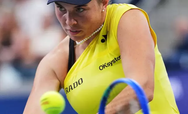 Linda Noskova, of the Czech Republic, returns the ball to Katie Volynets, of the United States, during the first round of the U.S. Open tennis championships, Monday, Aug. 31, 2026, in New York. (AP Photo/Kirsty Wigglesworth)
