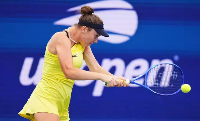 Linda Noskova, of the Czech Republic, returns the ball to Katie Volynets, of the United States, during the first round of the U.S. Open tennis championships, Monday, Aug. 31, 2026, in New York. (AP Photo/Kirsty Wigglesworth)