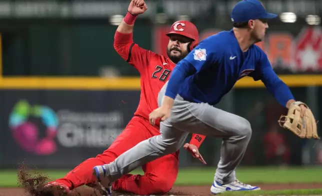 Cincinnati Reds' Eugenio Suarez advances to third base on a single by JJ Bleday, not pictured, during the fifth inning of a baseball game against the Chicago Cubs, Saturday, Sept. 19, 2026, in Cincinnati. (AP Photo/Kareem Elgazzar)