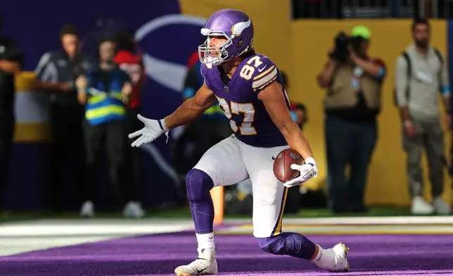 Minnesota Vikings tight end T.J. Hockenson (87) celebrates his touchdown catch during the second half of an NFL football game against the Green Bay Packers, Sunday, Sept. 13, 2026, in Minneapolis, Minn. (AP Photo/Bailey Hillesheim)