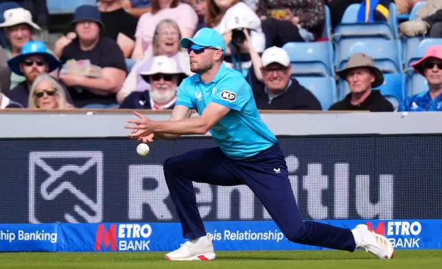 England's Gus Atkinson drops the catch of Sri Lanka's Kusal Mendis during the one day international cricket match between England and Sri Lanka at Headingley, in Leeds, England, Thursday, Sept. 24, 2026. (Mike Egerton/PA via AP)
