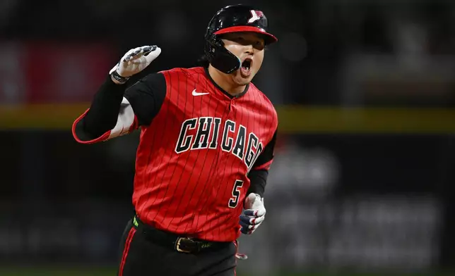 Chicago White Sox's Munetaka Murakami, of Japan, celebrates while rounding the bases after hitting a solo home run during the first inning of a baseball game against the Colorado Rockies Friday, Sept. 25, 2026, in Chicago. (AP Photo/Paul Beaty)
