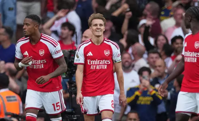 Arsenal's Martin Odegaard, centre, reacts during the English Premier League soccer match between Arsenal and Chelsea in London, Sunday, Sept. 6, 2026. (AP Photo/Dave Shopland)