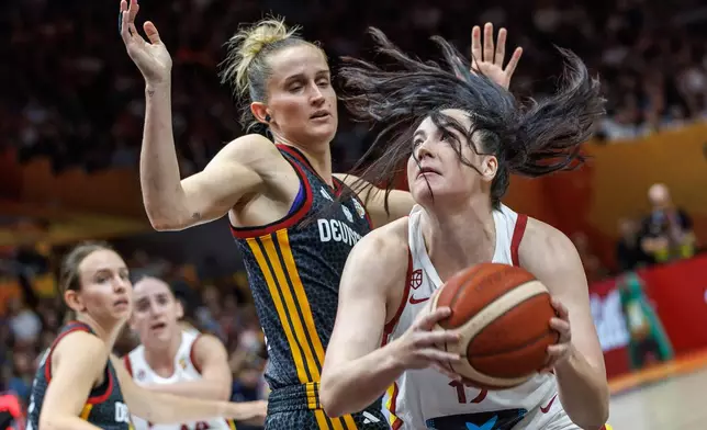 Spain's Megan DiLeo looks to shoot against Germany's Leonie Fiebich during a Women's World Cup basketball game between Germany and Spain, in Berlin, Friday, Sept. 4, 2026. (Andreas Gora/dpa via AP)
