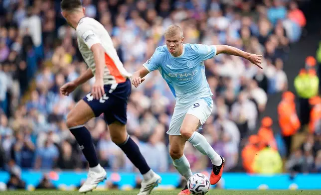 Manchester City's Erling Haaland, right, in action during the English Premier League soccer match between Manchester City and Coventry City in Manchester, England, Saturday, Sept. 5, 2026. (AP Photo/Dave Thompson)