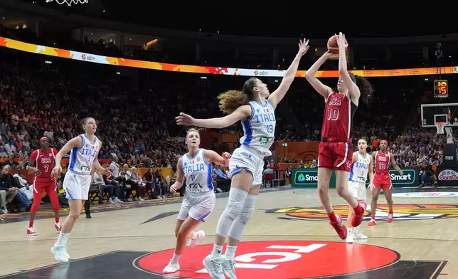 Breanna Stewart, of the United States, shoots over Italy's Lorela Cubaj during the Women's Basketball World Cup match between the United States and Italy in Berlin, Sunday, Sept. 6, 2026. (AP Photo/Ebrahim Noroozi)