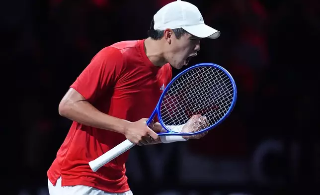 Team World's Learner Tien celebrates after beating Team Europe's Flavio Cobolli in a Laver Cup tennis tournament match in London, Saturday, Sept. 26, 2026. (AP Photo/Maja Smiejkowska)