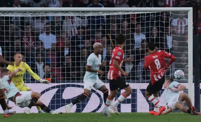 PSV's Sergino Dest, right, scores his side's first goal during the Champions League opening phase soccer match between PSV and Shakhtar in Eindhoven, Netherlands, Thursday, Sept. 10, 2026. (AP Photo/Patrick Post)
