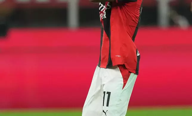 AC Milan's Christian Pulisic greets supporters as he is substituted during the Serie A soccer match between AC Milan and Lecce, in Milan, Italy, Sunday, Sept. 20, 2026. (AP Photo/Antonio Calanni)