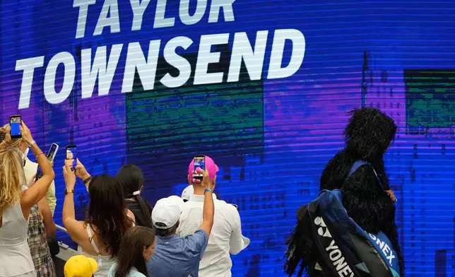 Taylor Townsend, of the United States, right, arrives for her match against Aryna Sabalenka, of Belarus, during the fourth round of the U.S. Open tennis championships Sunday, Sept. 6, 2026, in New York. (AP Photo/Yuki Iwamura)