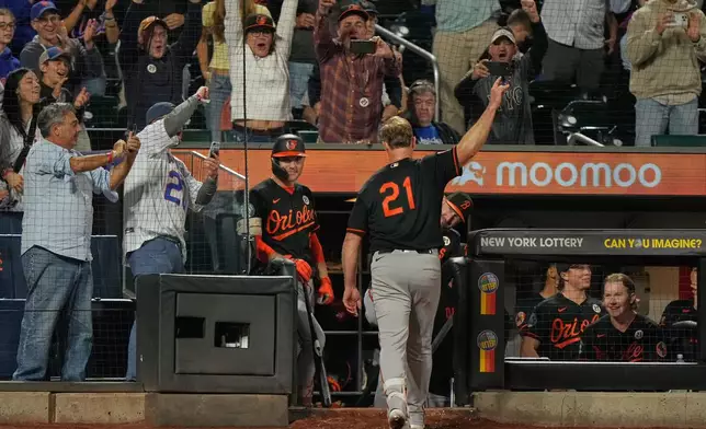 Baltimore Orioles' Pete Alonso, center, acknowledges the crowd after hitting a solo home run during the ninth inning of a baseball game against the New York Mets, Tuesday, Sept. 15, 2026, in New York. (AP Photo/Seth Wenig)