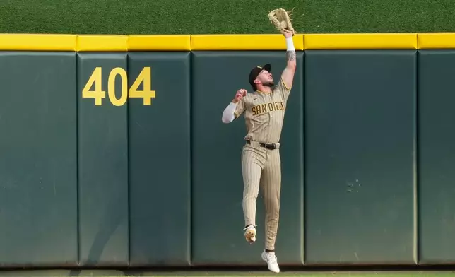 San Diego Padres center fielder Jackson Merrill catches a fly ball hit by Cincinnati Reds' Elly De La Cruz during the first inning of a baseball game, in Cincinnati, Monday, Aug. 31, 2026. (AP Photo/Carolyn Kaster)