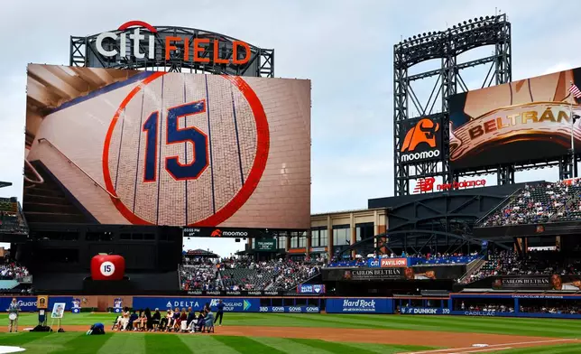 Carlos Beltran's number is unveiled during a retirement ceremony at Citi field, Saturday, Sept. 19, 2026, in New York. (AP Photo/Noah K. Murray)
