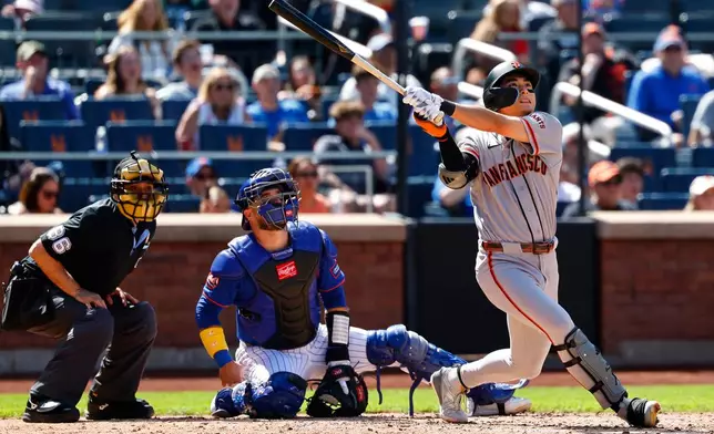 San Francisco Giants' Jung Hoo Lee, right, follows through on an RBI single during the fourth inning of a baseball game against the New York Mets, Sunday, Sept. 6, 2026, in New York. (AP Photo/Noah K. Murray)