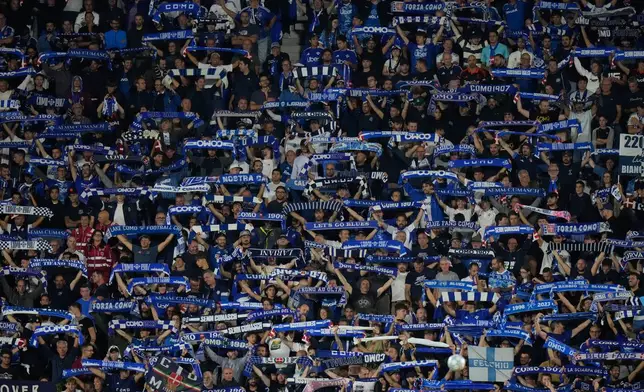 Como's supporters cheer during the Champions League opening phase soccer match between Como and Leipzig in Como, Italy, Thursday, Sept. 10, 2026. (AP Photo/Luca Bruno)