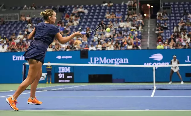 Sofia Kenin, of the United States, plays a forehand return to compatriot Venus Williams during the first round of the U.S. Open tennis championships, Monday, Aug. 31, 2026, in New York. (AP Photo/Frank Franklin II)