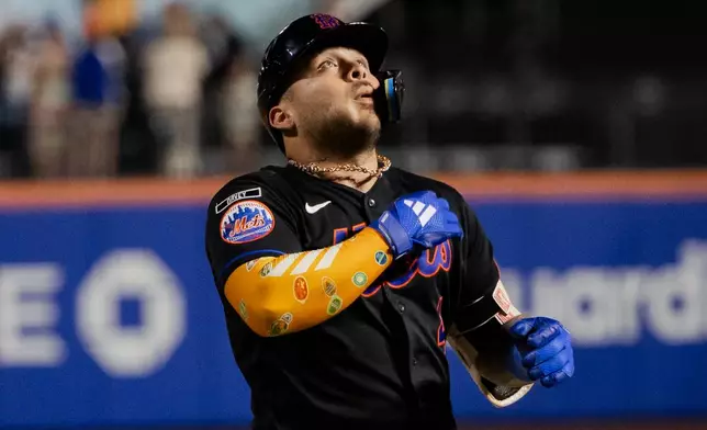 New York Mets Francisco Alvarez (4) reacts as he makes a home run during the second inning of a baseball game against the San Francisco Giants, Friday, Sept. 4, 2026, in New York. (AP Photo/Angelina Katsanis) CORRECTION: Francisco Alvarez (4) is correct instead of Kodai Senga (34)