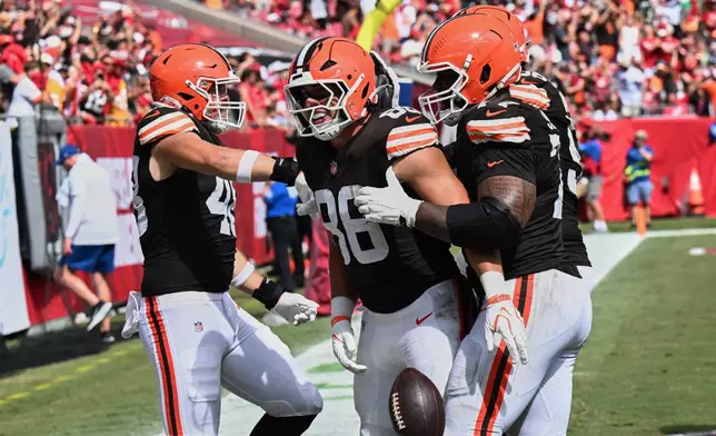 Cleveland Browns tight end Blake Whiteheart (86) celebrates after scoring a touchdown during the second half an NFL football game against the Tampa Bay Buccaneers in Tampa, Fla., Sunday, Sept. 20, 2026. (AP Photo/Jason Behnken)