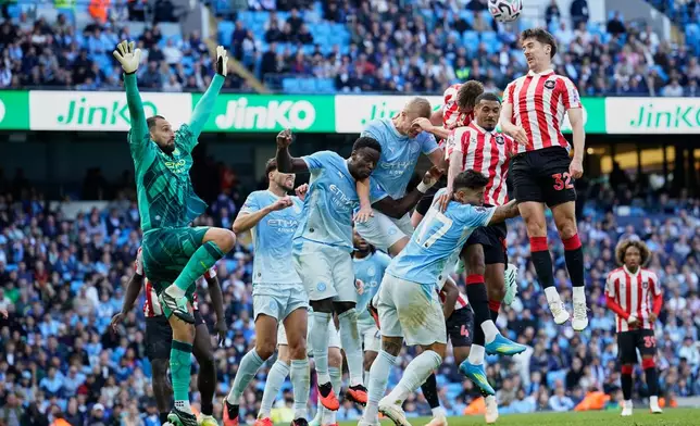 Sunderland's Trai Hume goes for a header during the English Premier League soccer match between Manchester City and Sunderland in Manchester, England, Sunday, Sept. 20, 2026. (AP Photo/Dave Thompson)