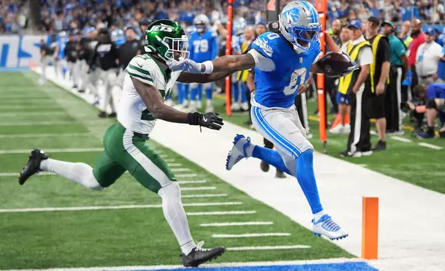 Detroit Lions' Jahmyr Gibbs runs for a touchdown past New York Jets' Brandon Stephens during the second half of an NFL football game in Detroit, Sunday, Sept. 27, 2026. (AP Photo/Paul Sancya)