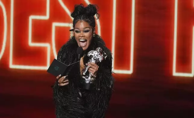 Teyana Taylor presents the award for best pop during the MTV Video Music Awards on Sunday, Sept. 27, 2026, at the Peacock Theater in Los Angeles. (AP Photo/Chris Pizzello)