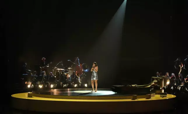 Sienna Spiro performs "Great Expectation" during the MTV Video Music Awards on Sunday, Sept. 27, 2026, at the Peacock Theater in Los Angeles. (AP Photo/Chris Pizzello)