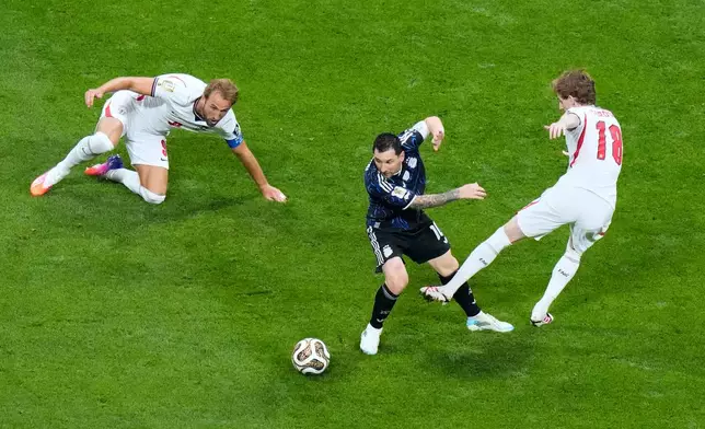 FILE - Argentina's Lionel Messi (10) dribbles between England's Anthony Gordon (18) and Harry Kane (9) during the World Cup semifinal soccer match in Atlanta, July 15, 2026. (AP Photo/Lynne Sladky, File)