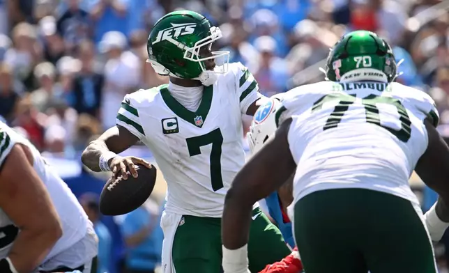 New York Jets quarterback Geno Smith (7) looks to pass during the second half of an NFL football game against the Tennessee Titans, Sunday, Sept. 13, 2026, in Nashville, Tenn. (AP Photo/John Amis)