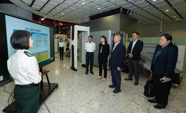 Commissioner of Customs and Excise meets Director General in Guangzhou Customs District Source: HKSAR Government Press Releases
