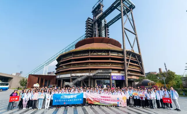 Fruitful exchange in Beijing for "Salute to the National Flag" Hong Kong and Macao Youth Flag-Raising Teams' Beijing Visit Delegation Source: HKSAR Government Press Releases