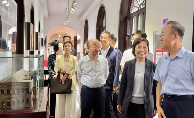 "Salute to the National Flag" Hong Kong and Macao Youth Flag-Raising Teams' Beijing Visit Delegation attends flag-raising ceremony at Tiananmen Square Source: HKSAR Government Press Releases