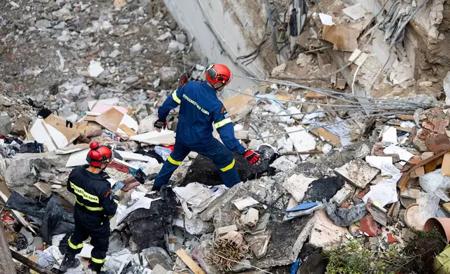 Firefighters work at the scene following Friday's powerful blast in Athens' Plaka district, Saturday, Sept. 26, 2026. (AP Photo/Yorgos Karahalis)
