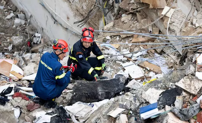 Firefighters work at the scene following Friday's powerful blast in Athens' Plaka district, Saturday, Sept. 26, 2026. (AP Photo/Yorgos Karahalis)