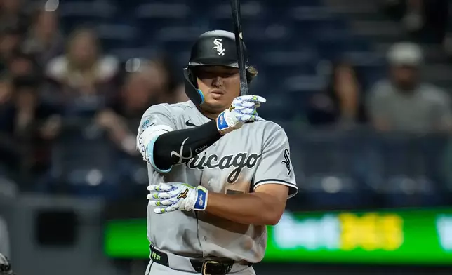 Chicago White Sox's Munetaka Murakami walks in the ninth inning of a baseball game against the Cleveland Guardians in Cleveland, Monday, Sept. 14, 2026. (AP Photo/Sue Ogrocki)