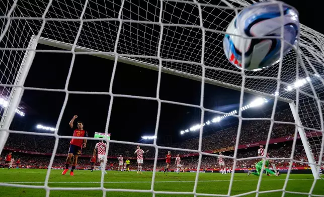 Spain's Nico Williams scores their fourth goal during the Nations League soccer match between Spain and Croatia in Seville, Spain, Tuesday, Sept. 29, 2026. (AP Photo/Manu Fernandez)