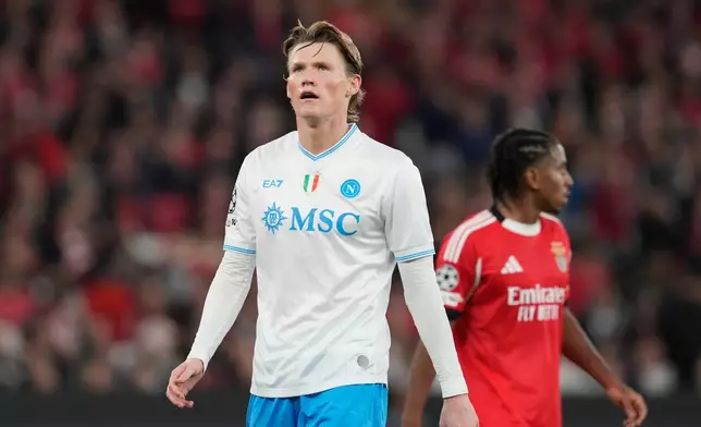 FILE - Napoli's Scott McTominay reacts after a missed opportunity during a Champions League opening phase soccer match between SL Benfica and Napoli in Lisbon, Wednesday, Dec. 10, 2025. (AP Photo/Armando Franca, file)