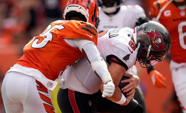 Tampa Bay Buccaneers quarterback Baker Mayfield (6) scores a touchdown ahead of Cincinnati Bengals cornerback Jalen Davis (35) on a 9-yard run in the second half of an NFL football game Sunday, Sept. 13, 2026, in Cincinnati. (AP Photo/Carolyn Kaster)