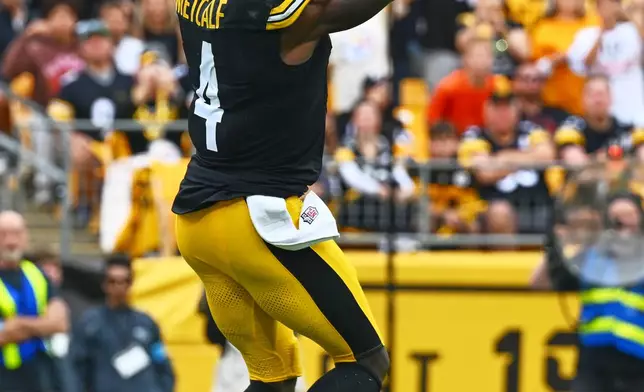 Pittsburgh Steelers wide receiver Dk Metcalf catches a pass for a touchdown during the second half of an NFL football game against the Cincinnati Bengals in Pittsburgh, Sunday, Sept. 27, 2026. (AP Photo/Justin Berl)