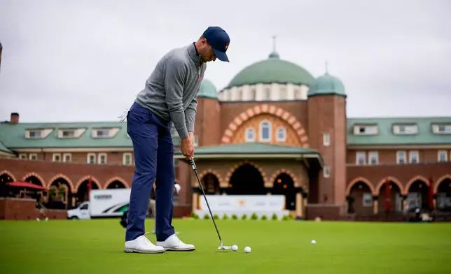USA teams' Justin Thomas practices prior to the start of the Presidents Cup golf tournament against the International team at Medinah Country Club, Monday, Sept. 21, 2026, in Medinah, Ill. (AP Photo/Matt Slocum)