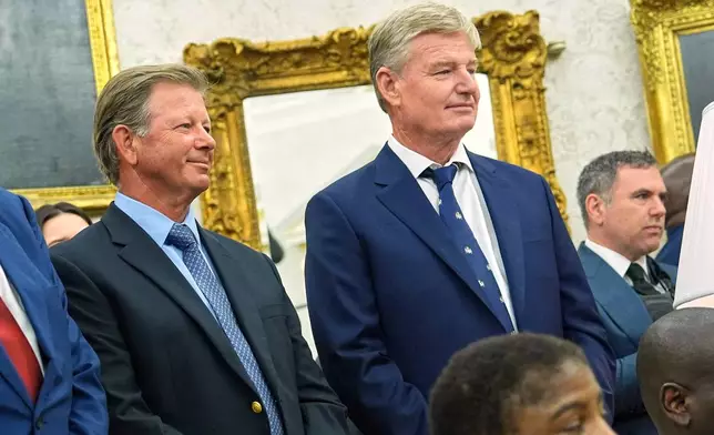 FILE - South African golfers Retief Goosen, left, and Ernie Els look on as President Donald Trump meets South African President Cyril Ramaphosa in the Oval Office of the White House, May 21, 2025, in Washington. (AP Photo/Evan Vucci, File)