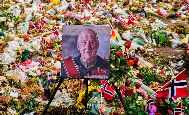 A painting of Norway's late King Harald stand in flora tributes at the Palace Square in Oslo, Norway, Monday, Sept. 7, 2026. (AP Photo/Markus Schreiber)