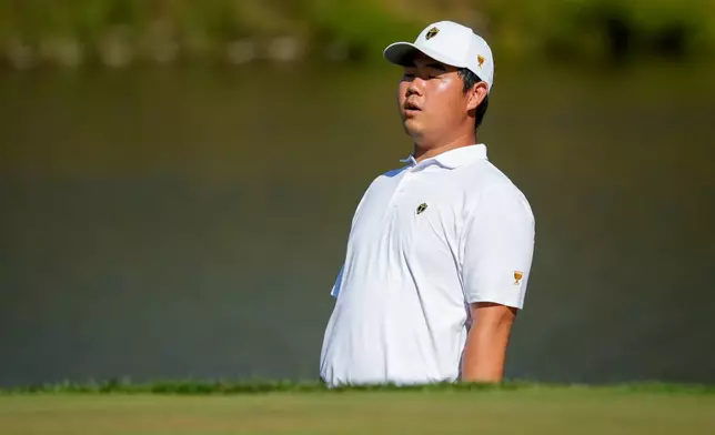 International teams' Tom Kim, of South Korea, reacts to a missed shot on the 13th green during a Presidents Cup golf tournament third round four-ball match against the USA team at Medinah Country Club, Saturday, Sept. 26, 2026, in Medinah, Ill. (AP Photo/Chris Carlson)