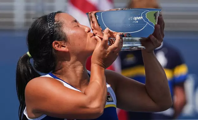 Yui Kamiji, of Japan, holds her trophy after winning the wheelchair women's singles final of the U.S. Open tennis championships against Diede de Groot, of the Netherlands, Saturday, Sept. 12, 2026, in New York. (AP Photo/Frank Franklin II)